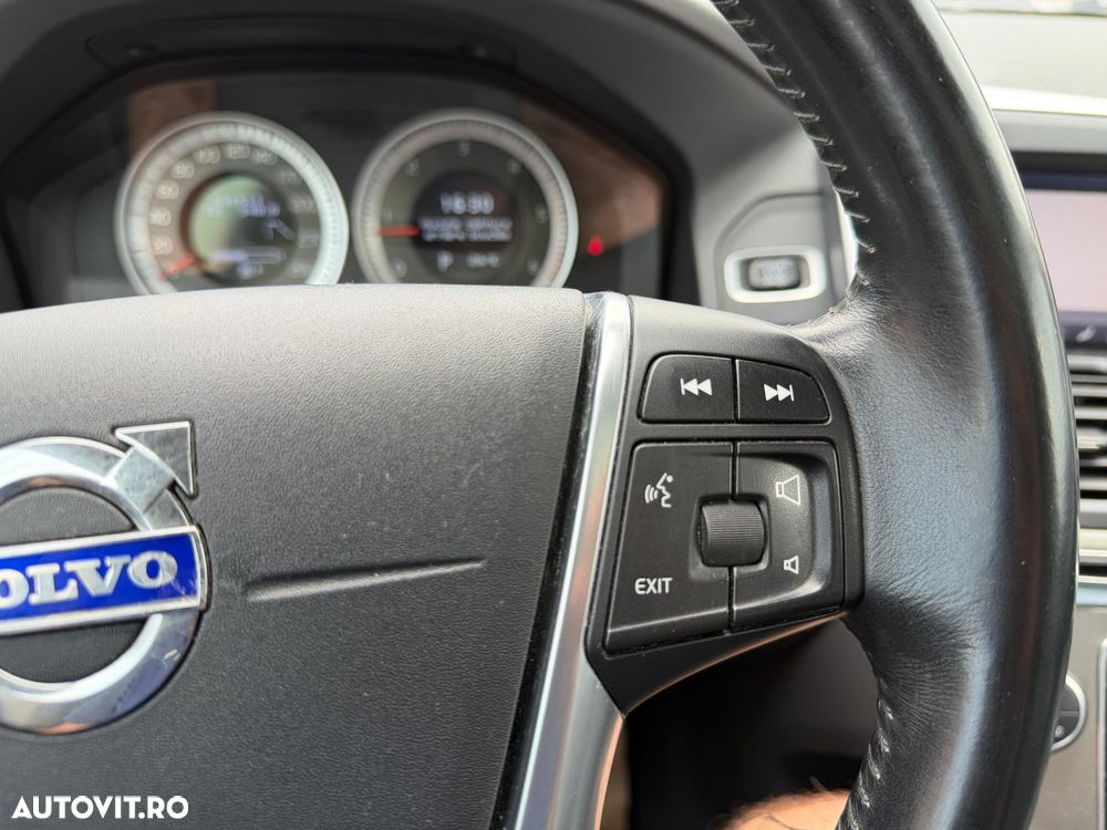 Volvo XC 60 D5AWD Ocean Race - 40