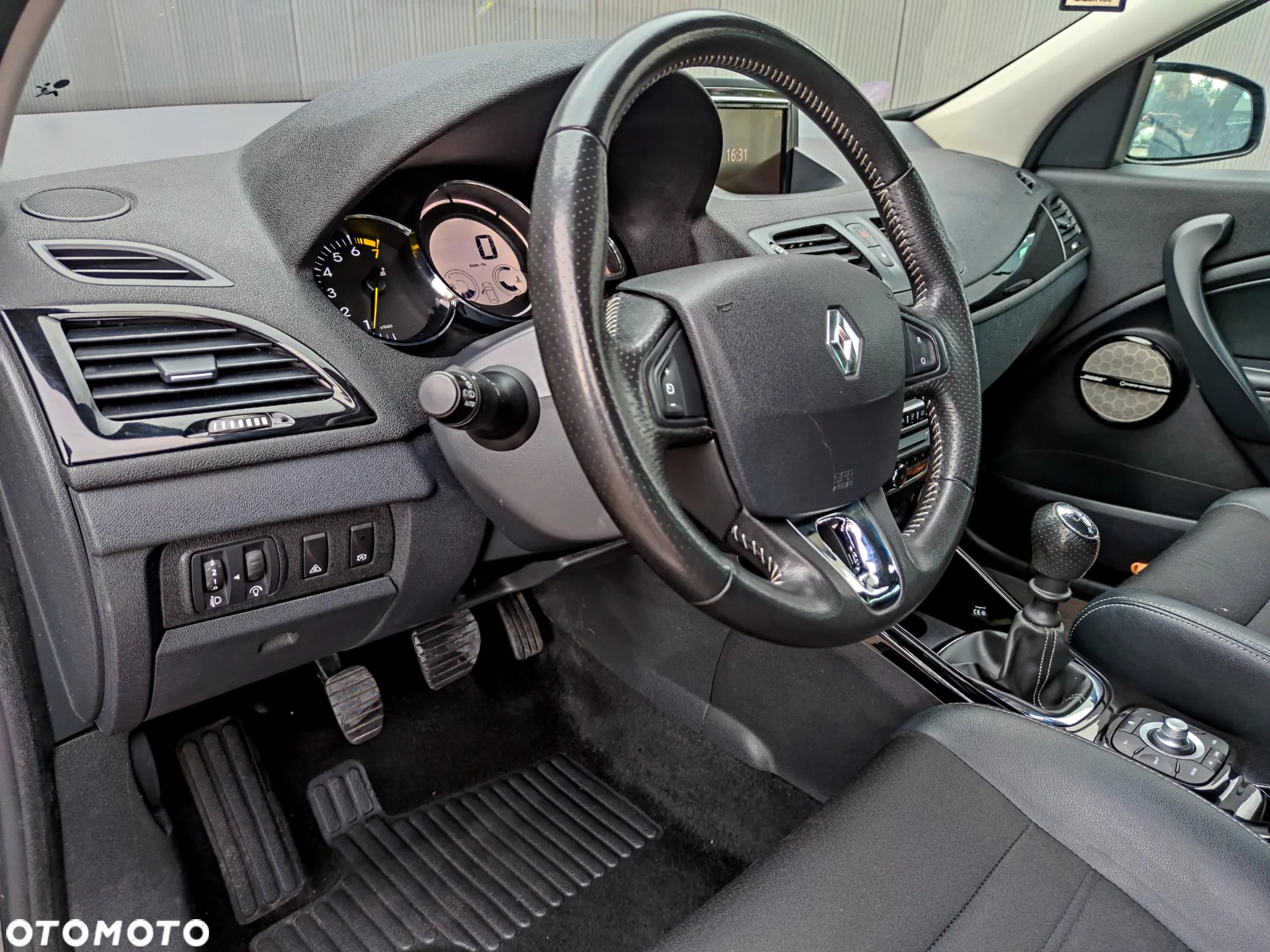 Renault Megane Grandtour ENERGY TCe 130 BOSE EDITION - 16