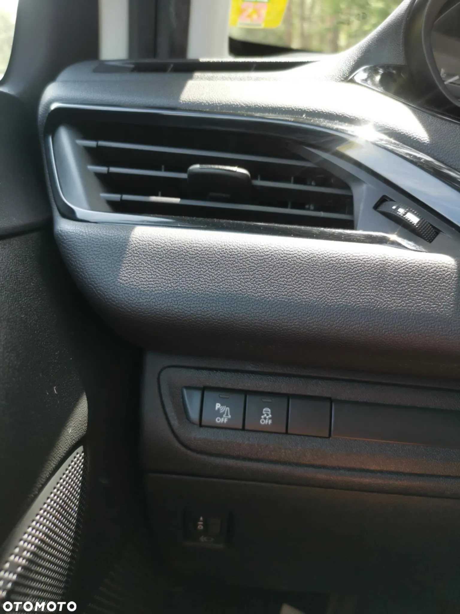 Peugeot 208 1.2 PureTech Active - 12