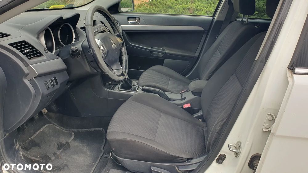 Mitsubishi Lancer 1.5 - 8