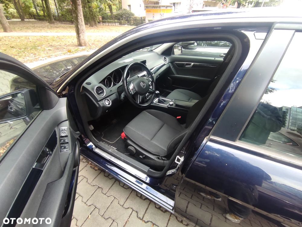 Mercedes-Benz Klasa C 180 CDI DPF (BlueEFFICIENCY) - 14