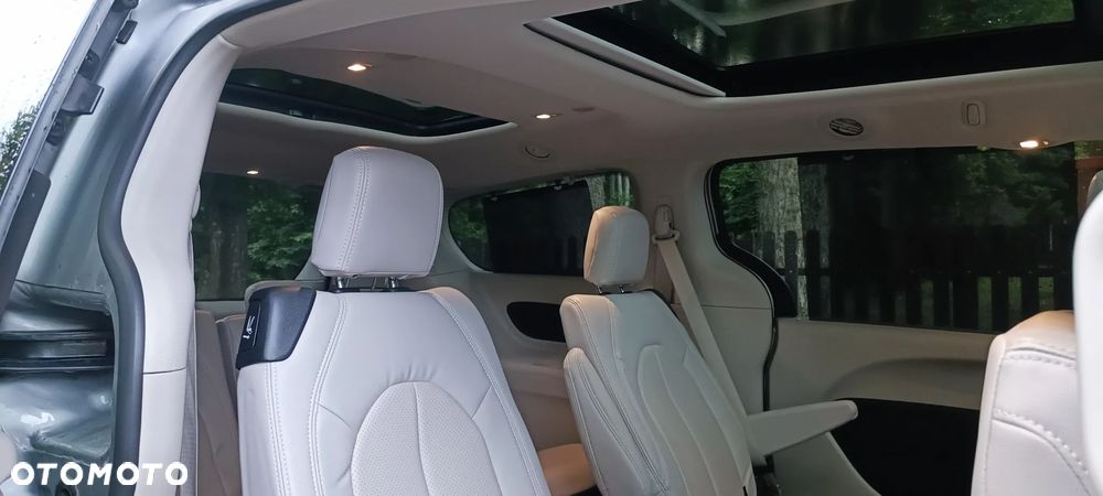 Chrysler Pacifica - 13