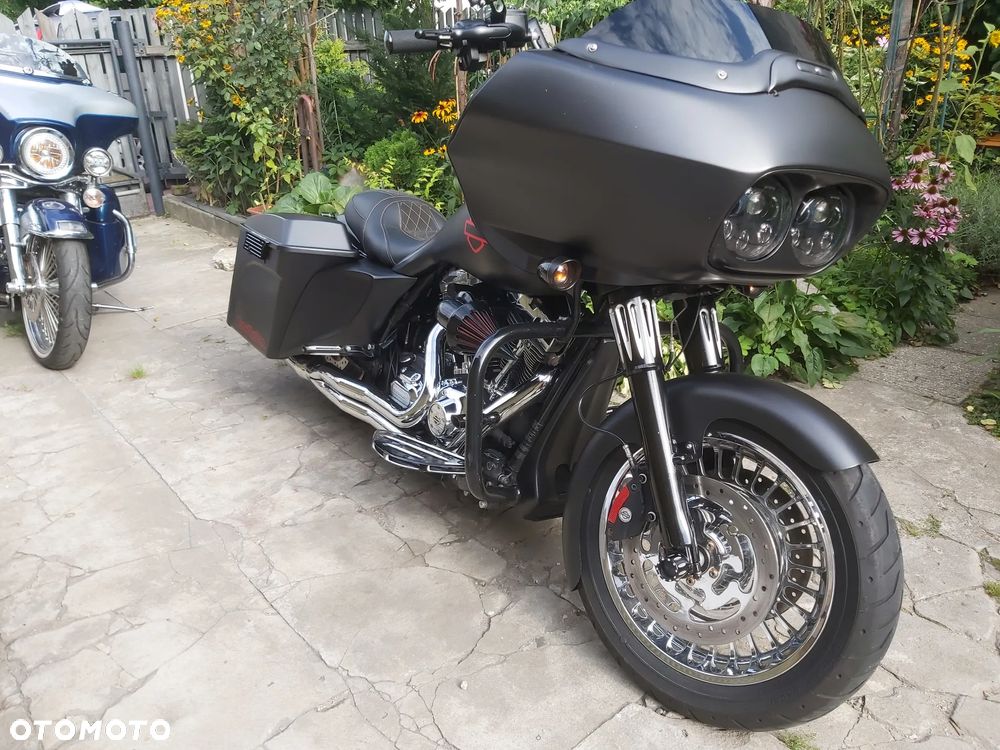 Harley-Davidson Touring Road Glide - 2