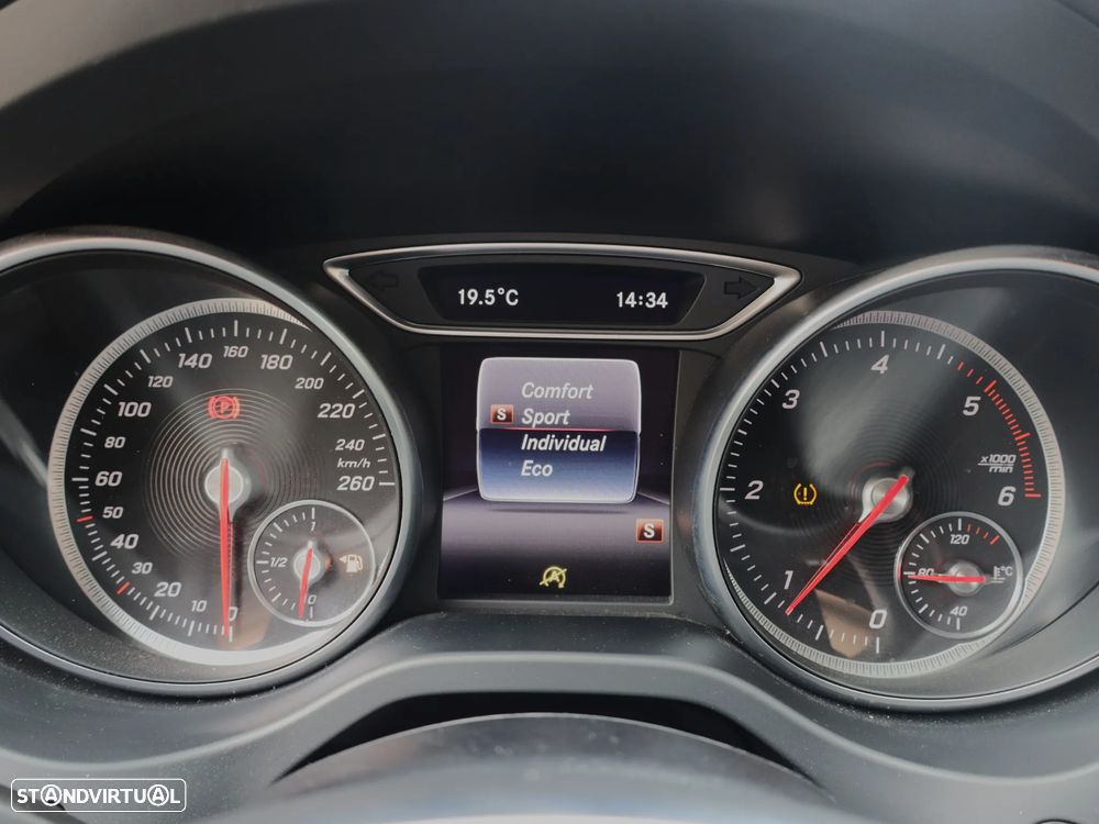 Mercedes-Benz GLA 180 d AMG Line - 16