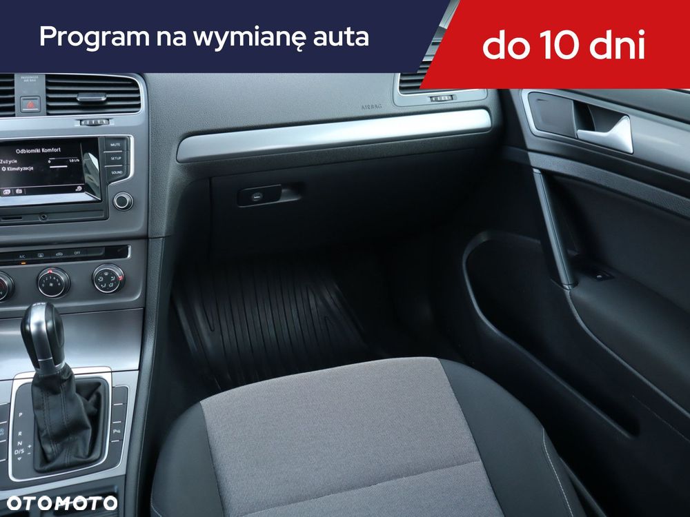 Volkswagen Golf - 10