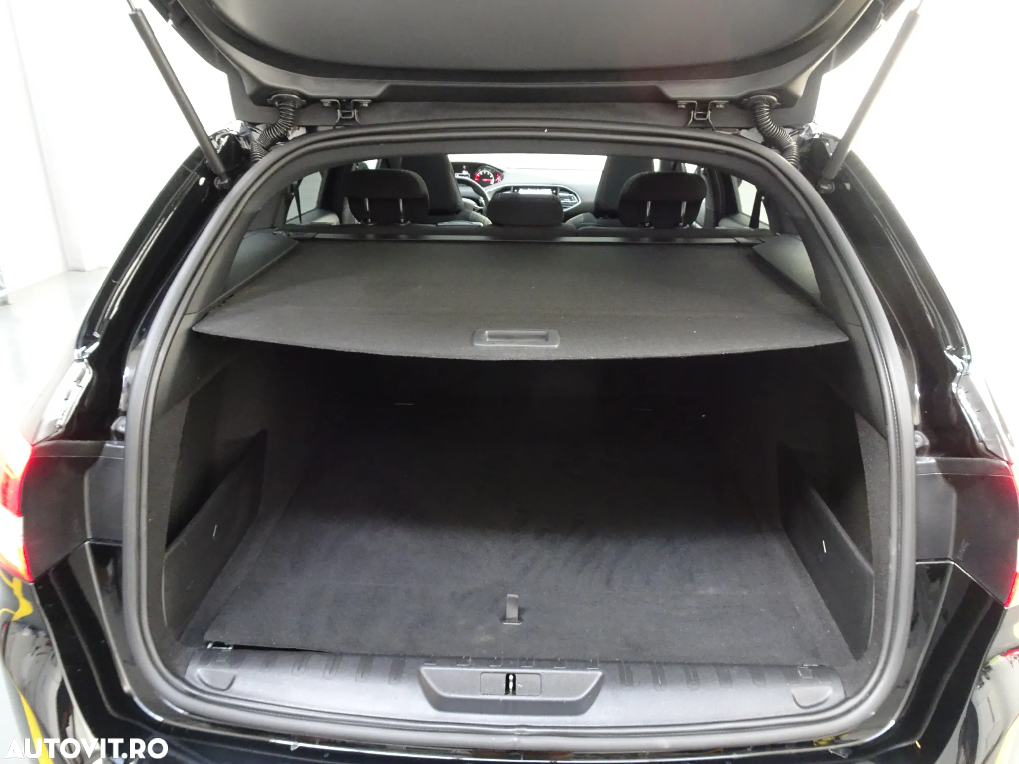 Peugeot 308 1.2L PureTech 130 S&S EAT8 GT - 29