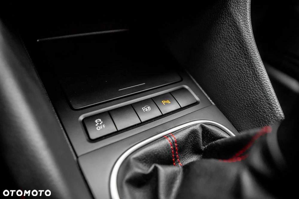 Volkswagen Golf 2.0 TSI GTI - 31