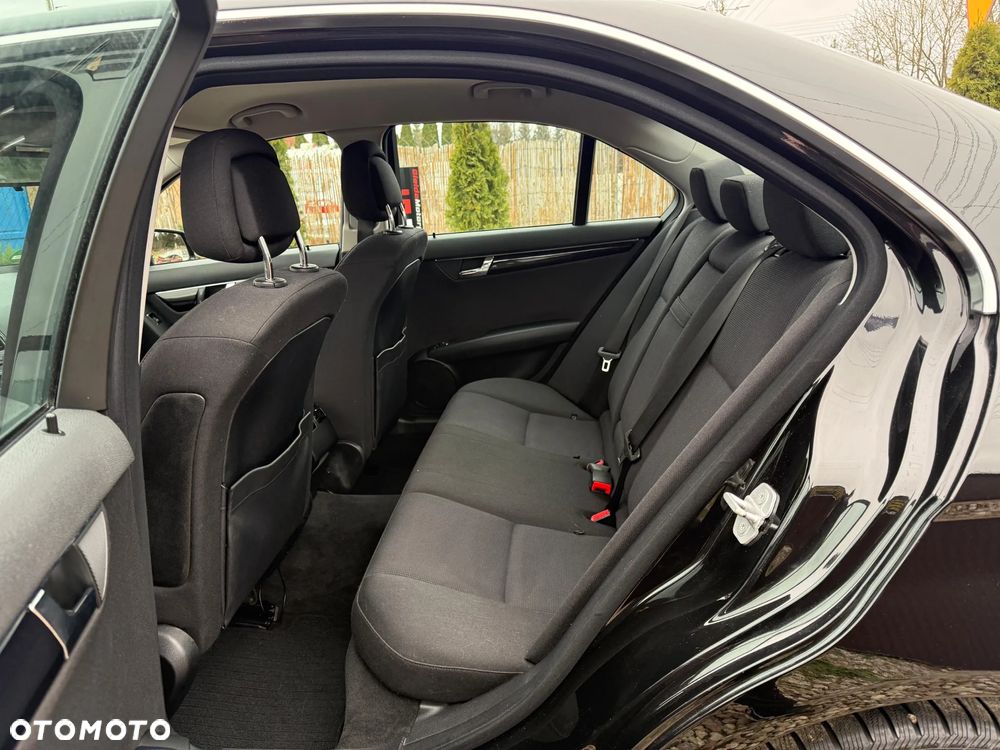 Mercedes-Benz Klasa C 180 Kompressor BlueEFFICIENCY Elegance - 17