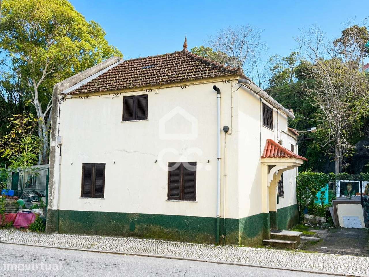 Moradia para renovação em Campolide Lisboa com 2 quartos - Grande imagem: 2/9