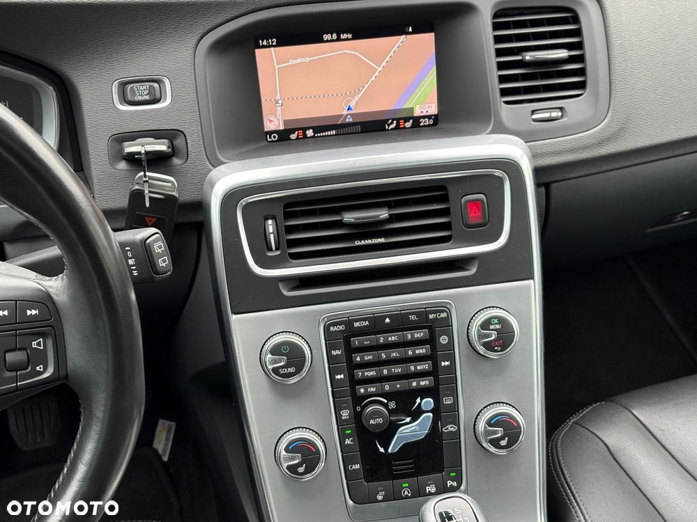 Volvo V60 D3 Summum - 24