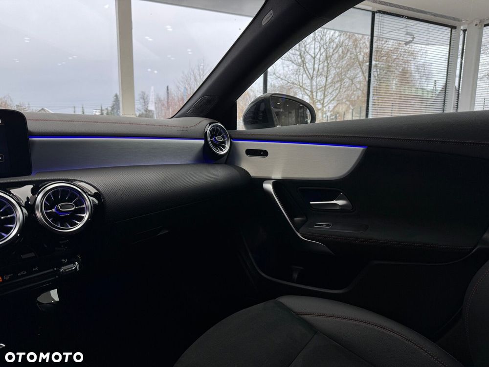 Mercedes-Benz CLA - 27