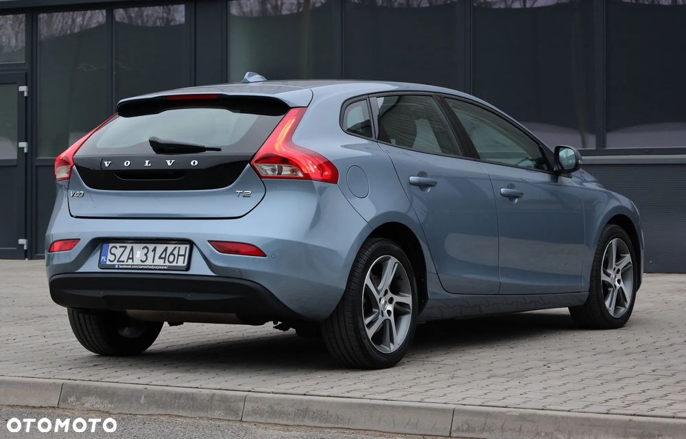 Volvo V40 T2 Momentum - 39