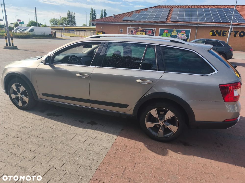 Skoda Octavia Scout 2.0 TDI 4x4 DSG - 11