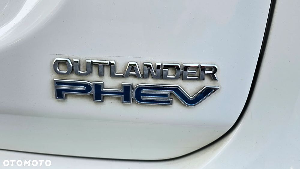 Mitsubishi Outlander Instyle NAVI + - 13