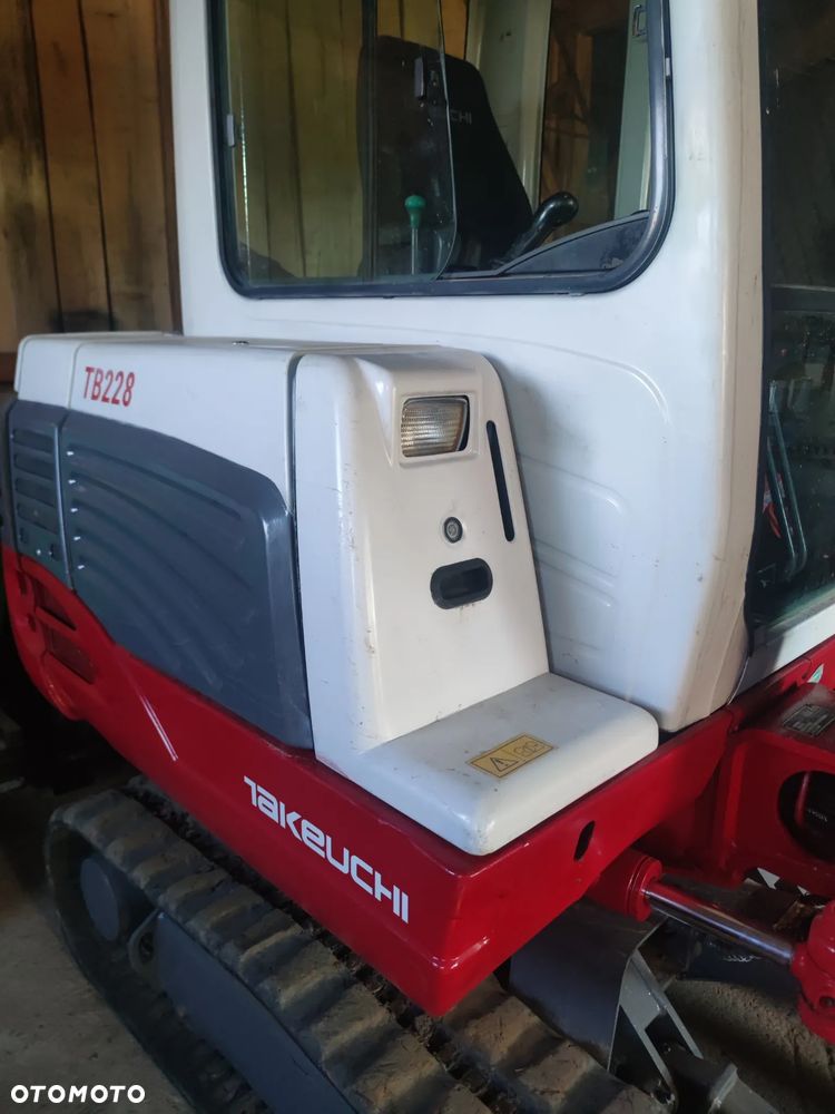 Takeuchi TB228 - 4
