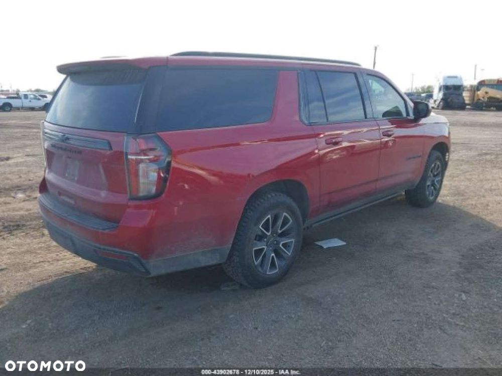 Chevrolet Suburban - 4
