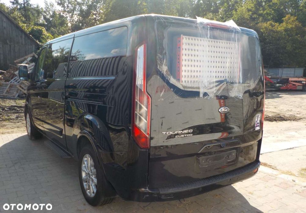 Ford Tourneo Custom - 14