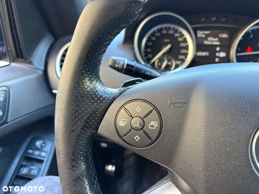 Mercedes-Benz ML - 24