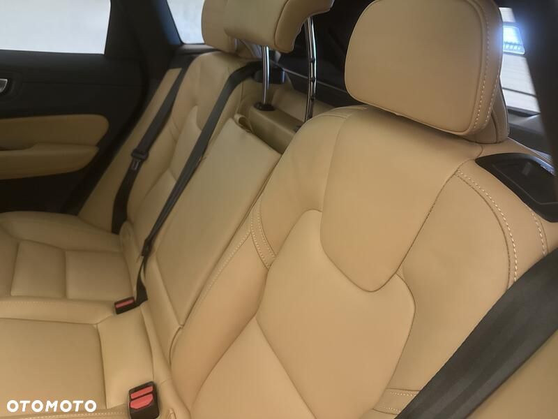 Volvo XC 60 B5 D AWD Ultimate Bright - 20