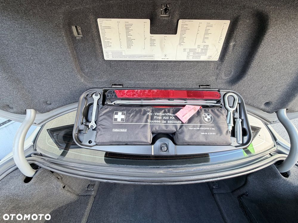 BMW Seria 5 523i - 23