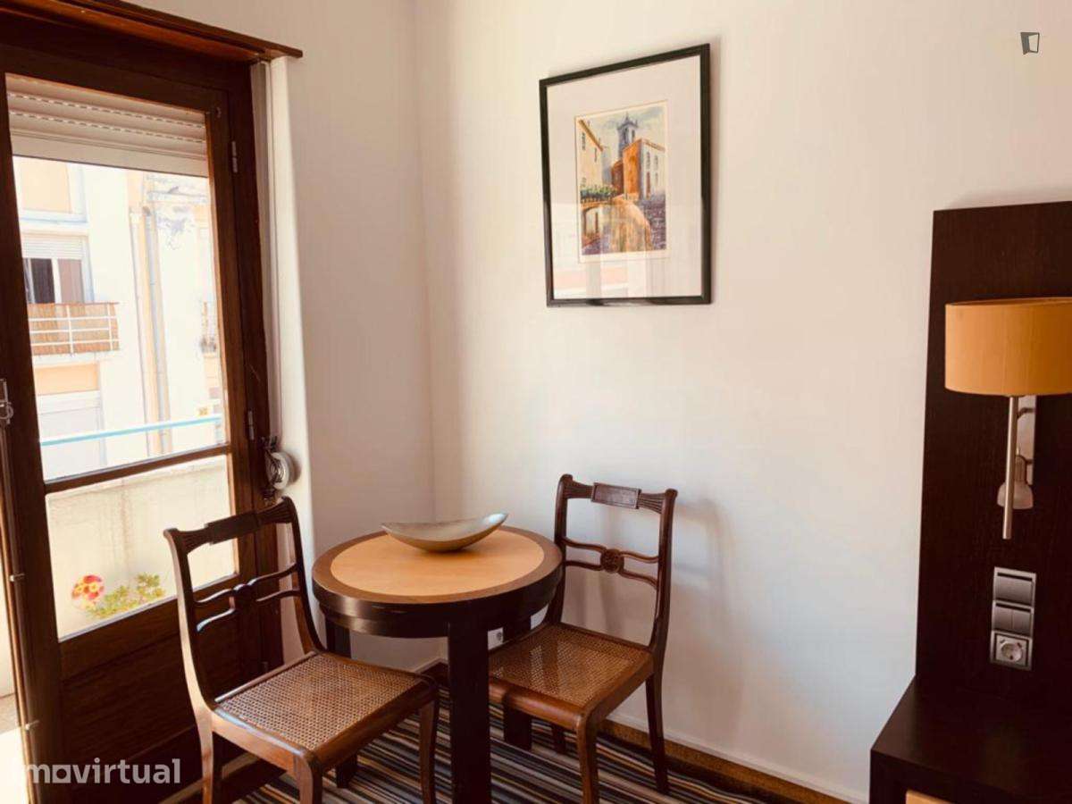 Quarto - localizado em Benfica Lisbon - Grande imagem: 2/13