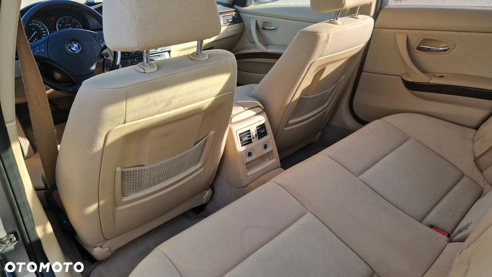 BMW Seria 3 320i - 11