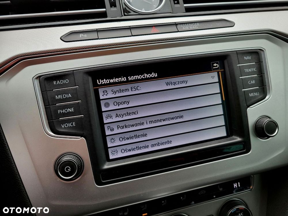 Volkswagen Passat - 38