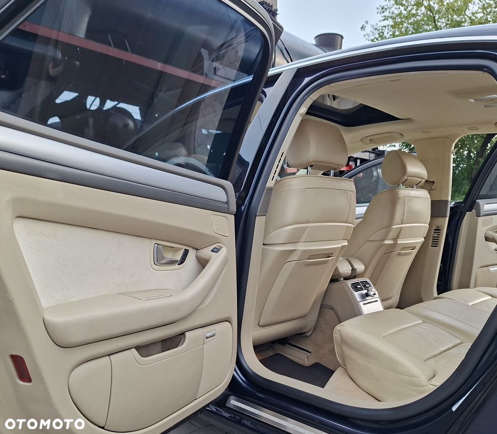 Audi A8 4.2 Quattro - 6