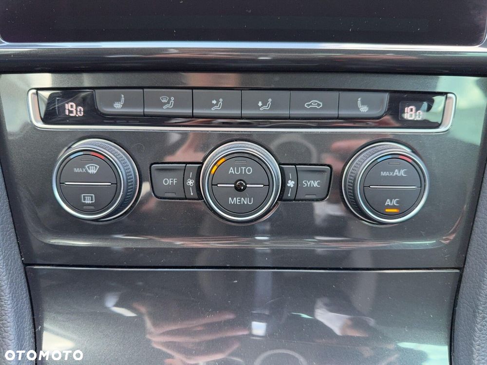 Volkswagen Golf - 21