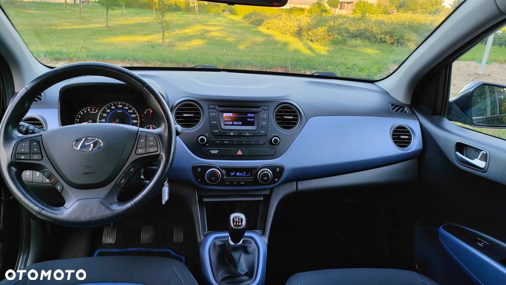 Hyundai i10 1.0 Fifa World Cup Edition - 16
