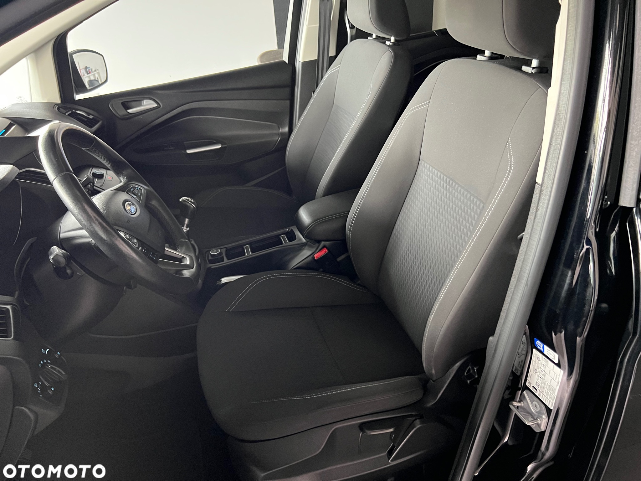 Ford Grand C-MAX - 11