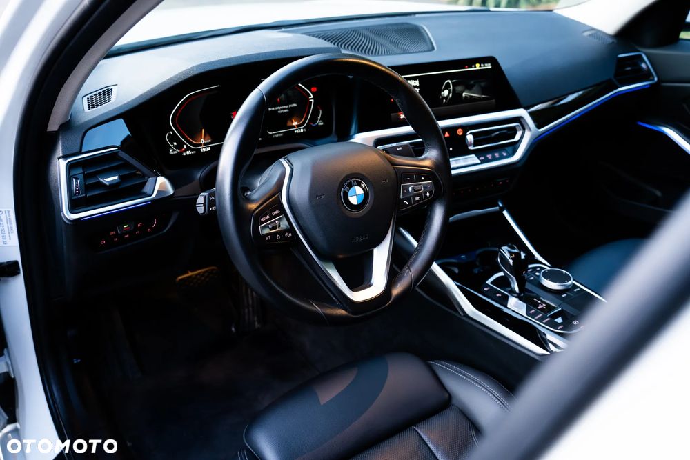 BMW Seria 3 318d MHEV Sport Line - 11