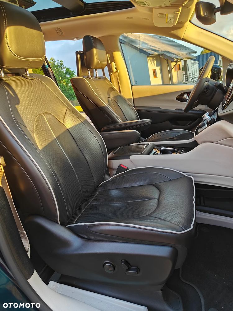 Chrysler Pacifica - 13