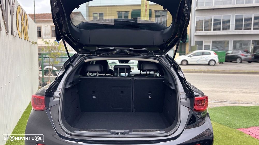 Infiniti Q30 1.5d DCT Premium City Black - 8