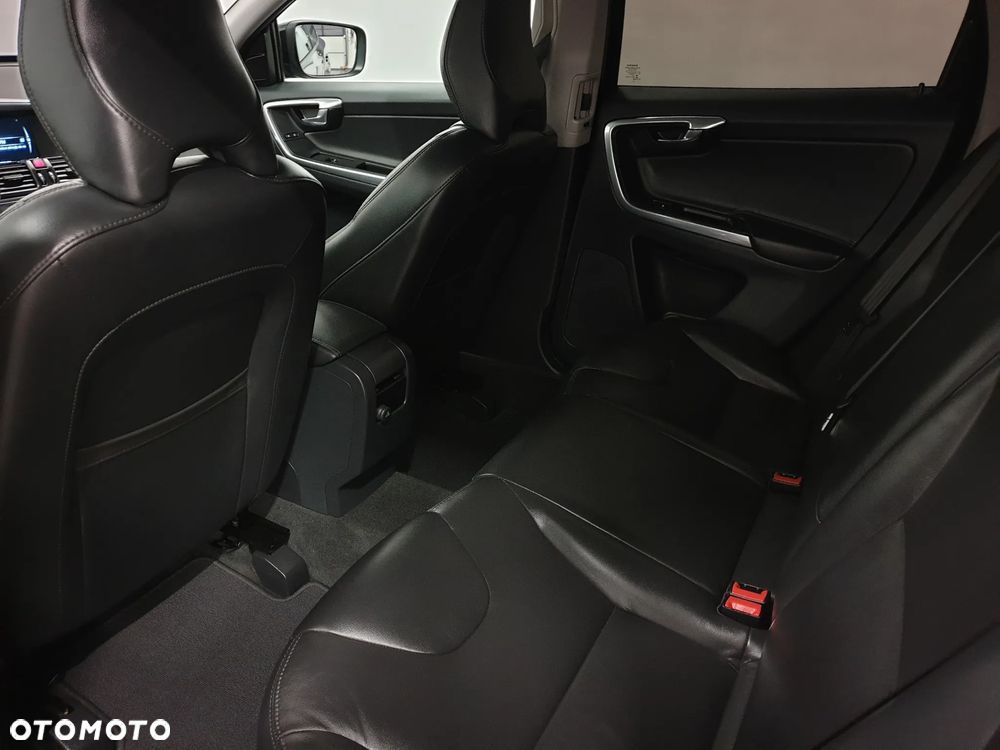 Volvo XC 60 D3 Drive-E Momentum - 28