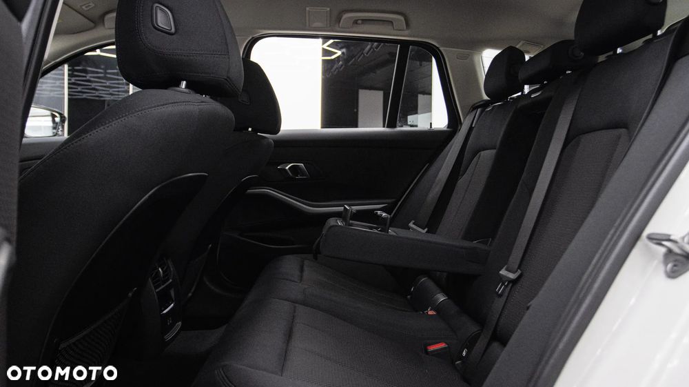 BMW Seria 3 318i Sport Line - 15