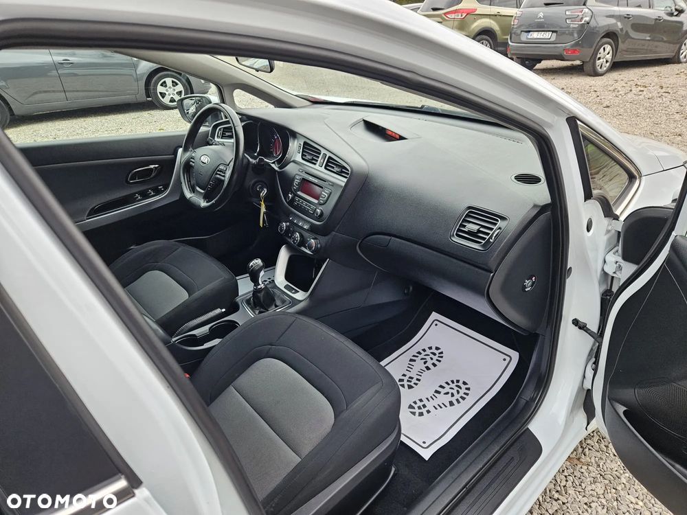 Kia Ceed 1.4 CVVT SW Dream Team Edition - 29