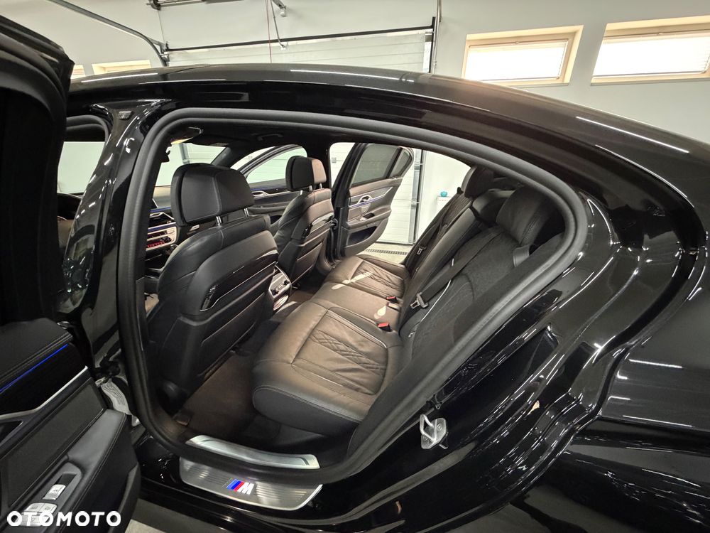 BMW Seria 7 745e sport - 19