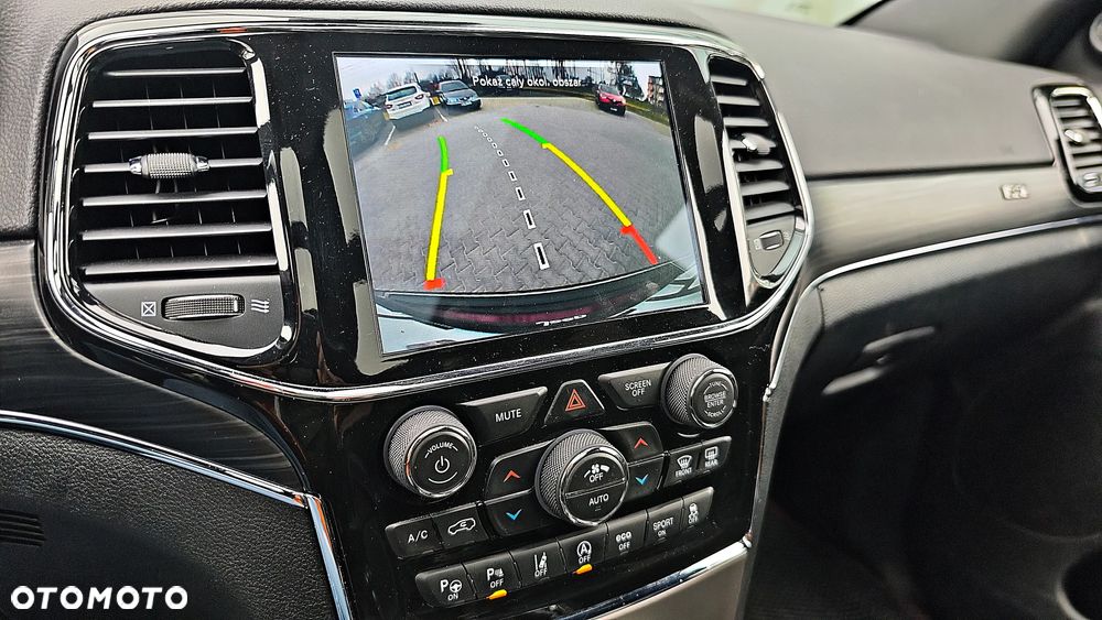 Jeep Grand Cherokee - 22