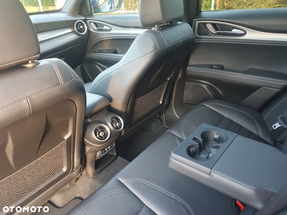 Alfa Romeo Stelvio 2.0 Turbo Veloce Q4 - 12