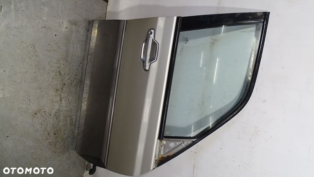 DRZWI PRAWY PRZÓD HYUNDAI TERRACAN  YK WARM SILVER - 1