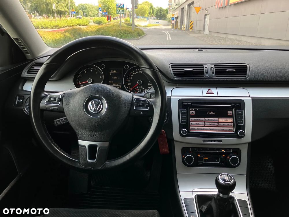 Volkswagen Passat 1.4 TSI Comfortline R-Style - 26