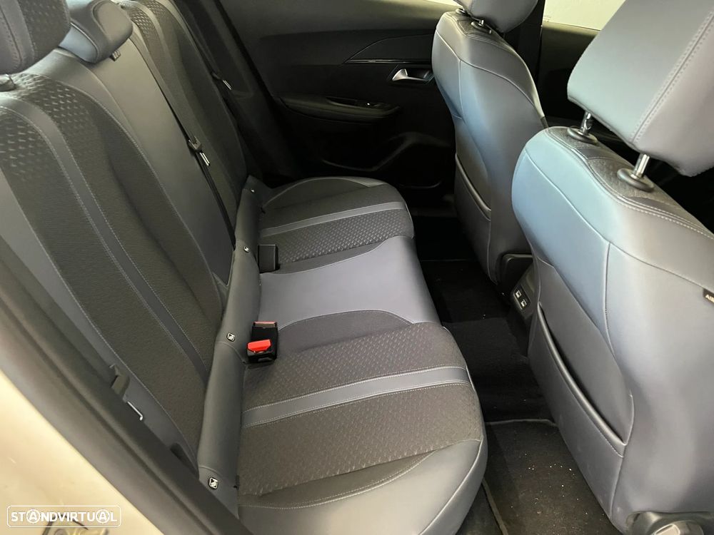 Peugeot 2008 1.2 PureTech Allure - 16