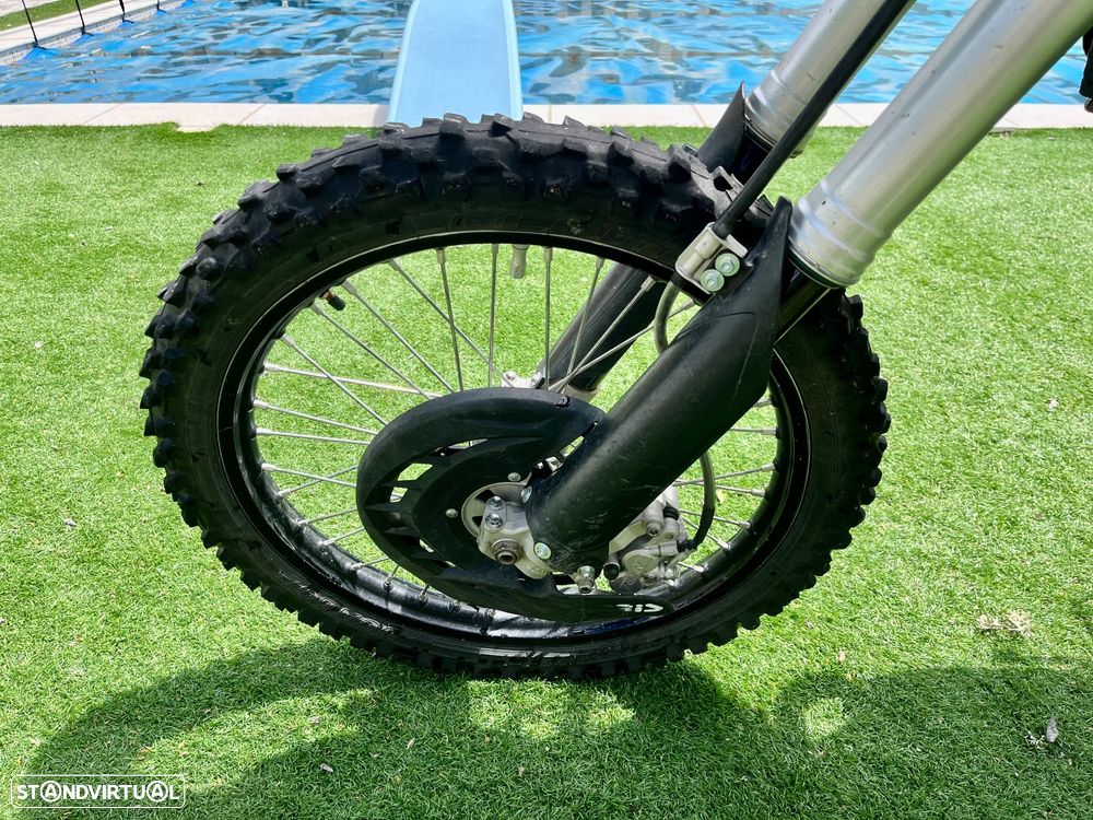 Kawasaki KX 250 F - 12