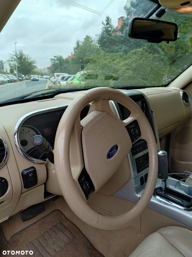 Ford Explorer 4.6 4WD - 24