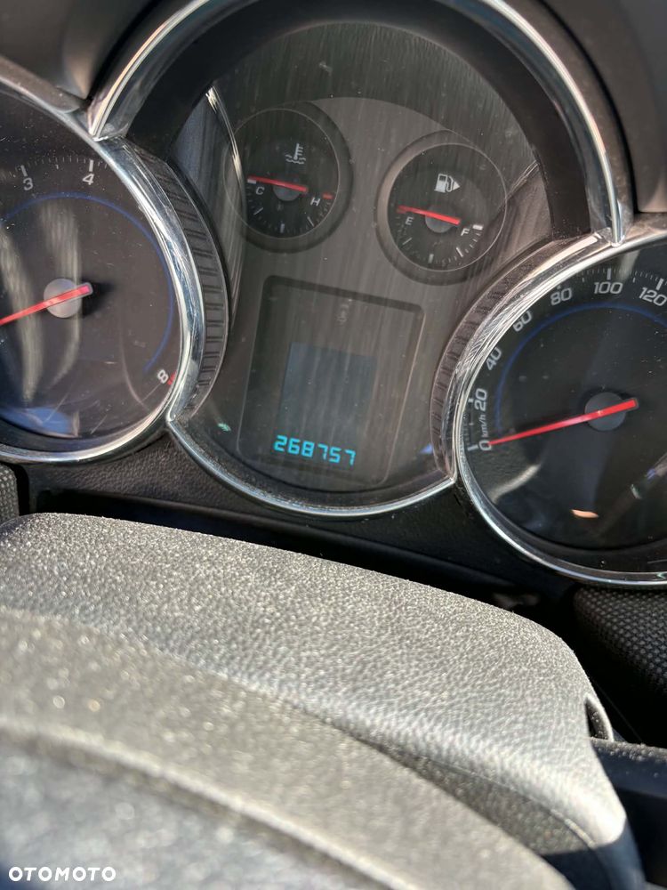 Chevrolet Cruze - 10