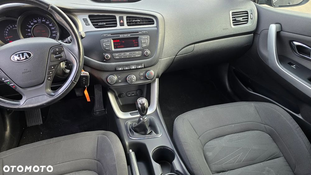Kia Ceed 1.4 CVVT Dream-Team Edition - 13