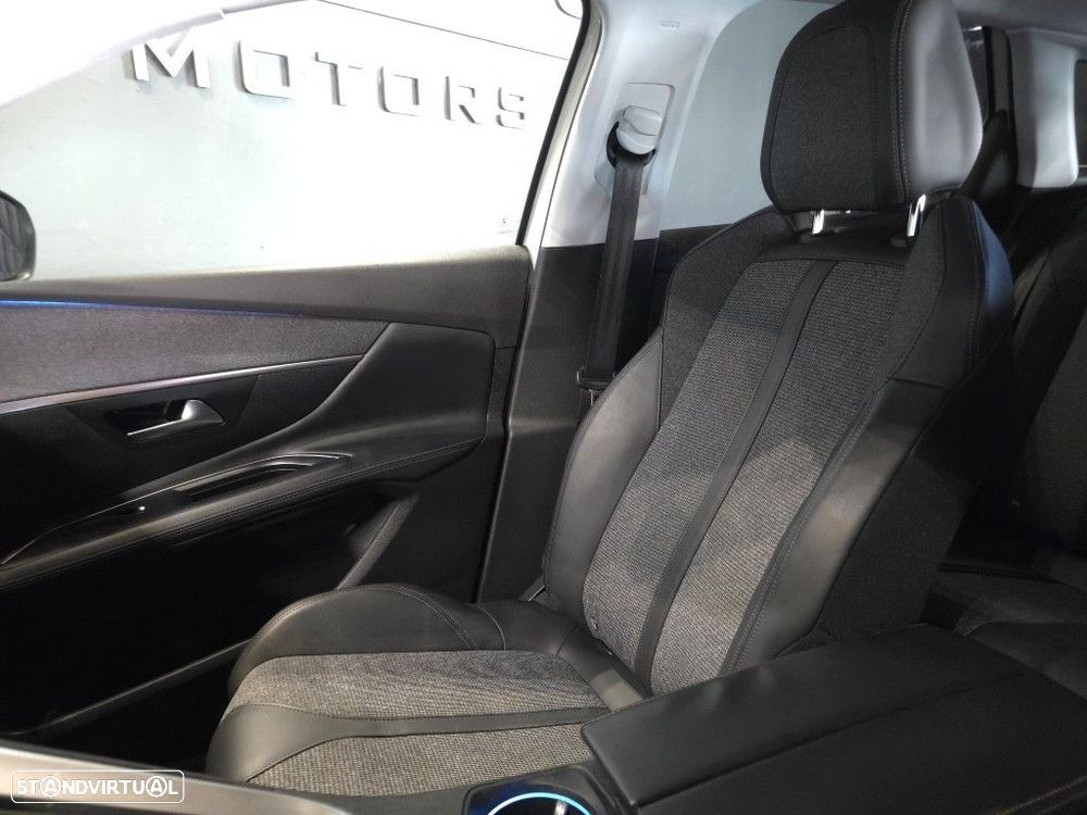Peugeot 3008 1.5 BlueHDi Allure Pack EAT8 - 22