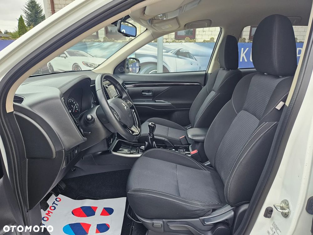 Mitsubishi Outlander 2.0 Invite + 2WD - 22