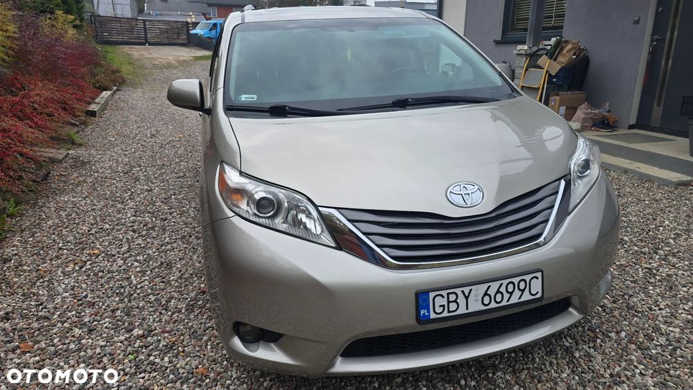Toyota Sienna 3.5 XLE AWD - 2